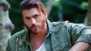 Can Yaman yeni imajıyla gündemde: sakalsız hali sosyal medyada tartışıldı