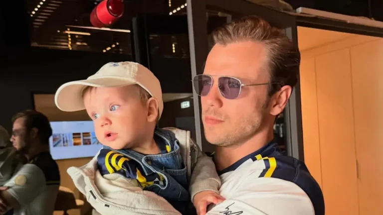 Tolga Sarıtaş’tan aile pozu: Oğlu Ali’nin yüzü ilk kez görüldü